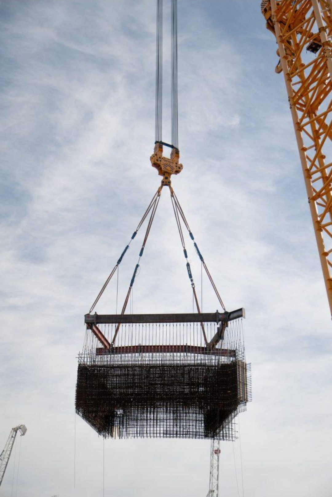 Tower crane lifting a concrete kibble