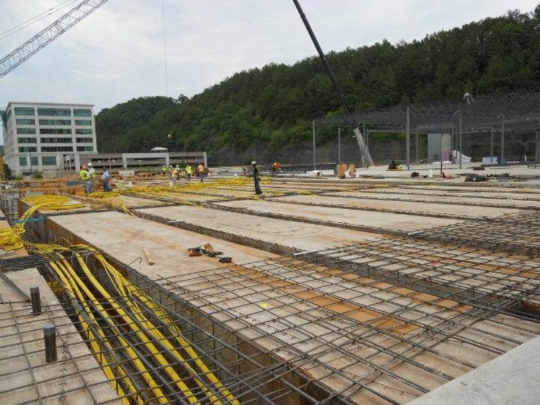 Post-tensioned reinforced deck